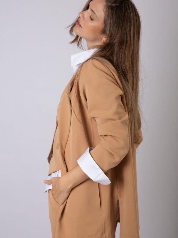 BLAZER CATALINA C/BOLSILLO C/TAJO CREP ZARA