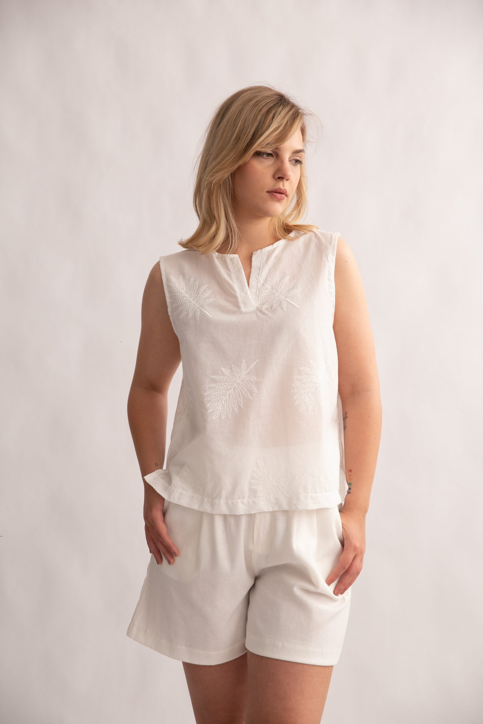 MUSCULOSA JENIFER CON BORDADO - Imagen 3