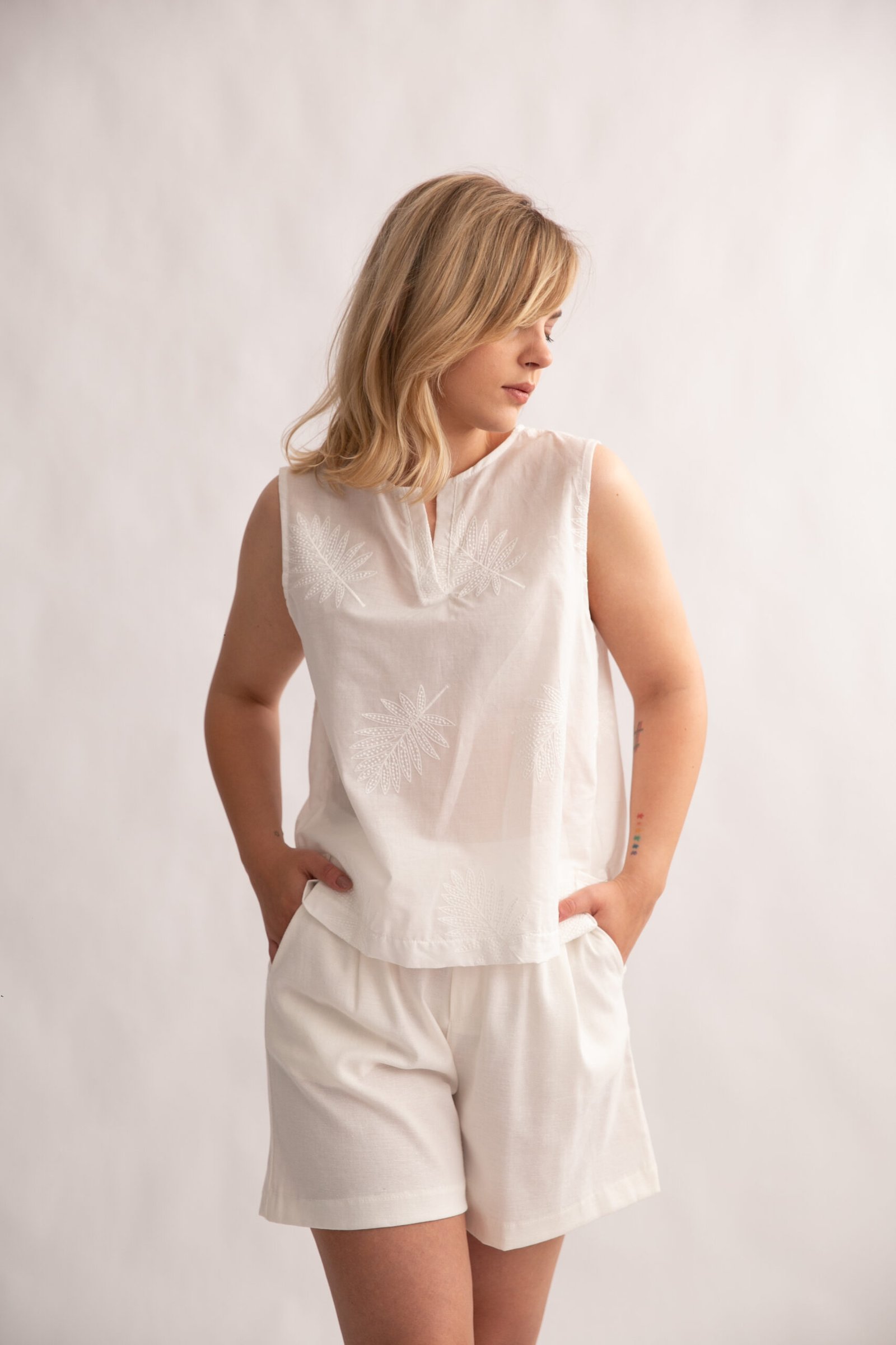 MUSCULOSA JENIFER CON BORDADO - Imagen 4