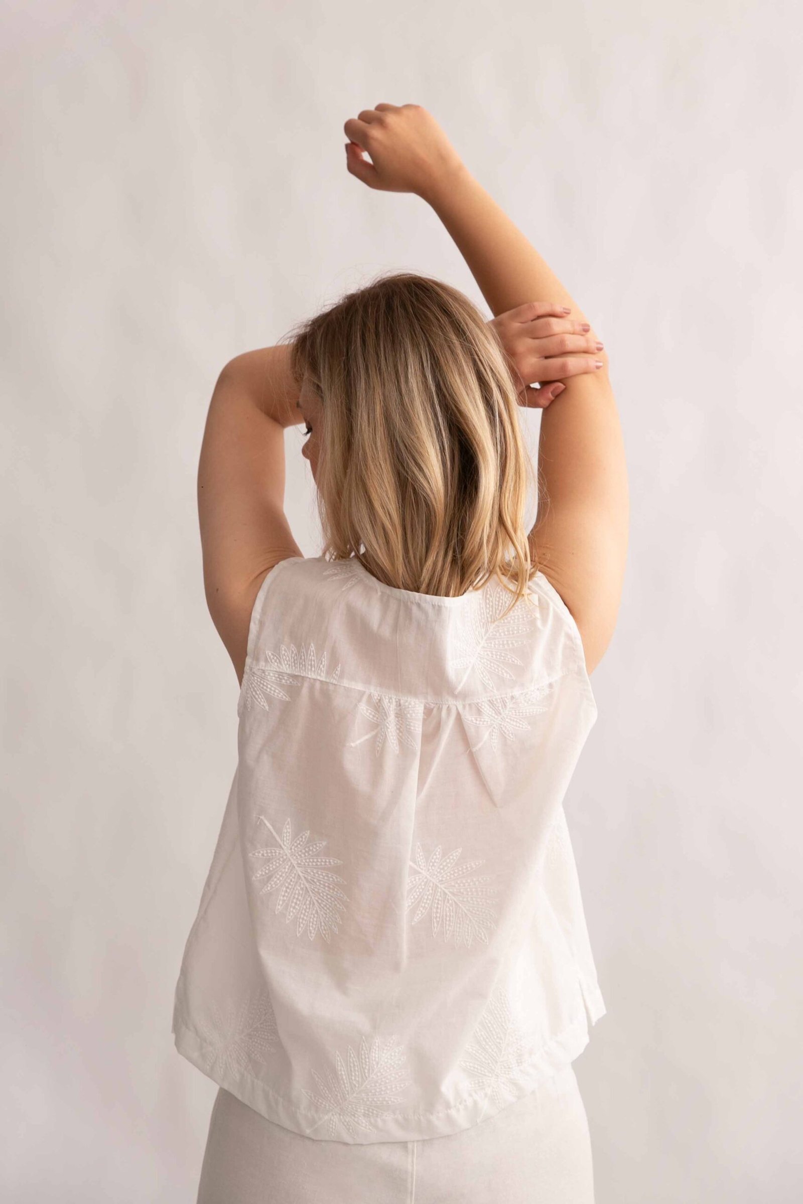 MUSCULOSA JENIFER CON BORDADO - Imagen 5