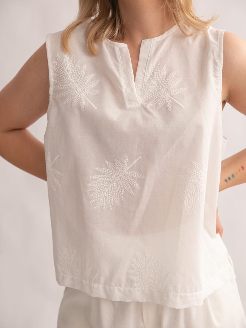 MUSCULOSA JENIFER CON BORDADO