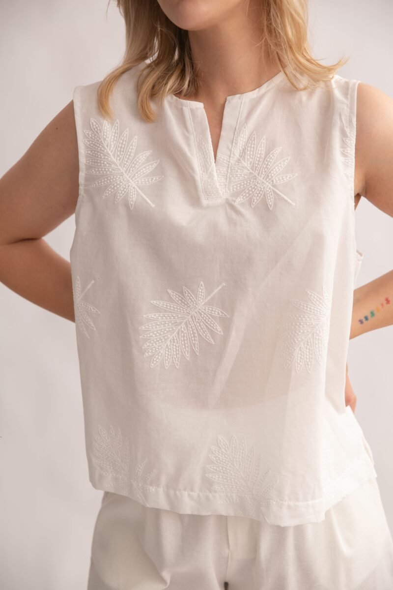 MUSCULOSA JENIFER CON BORDADO