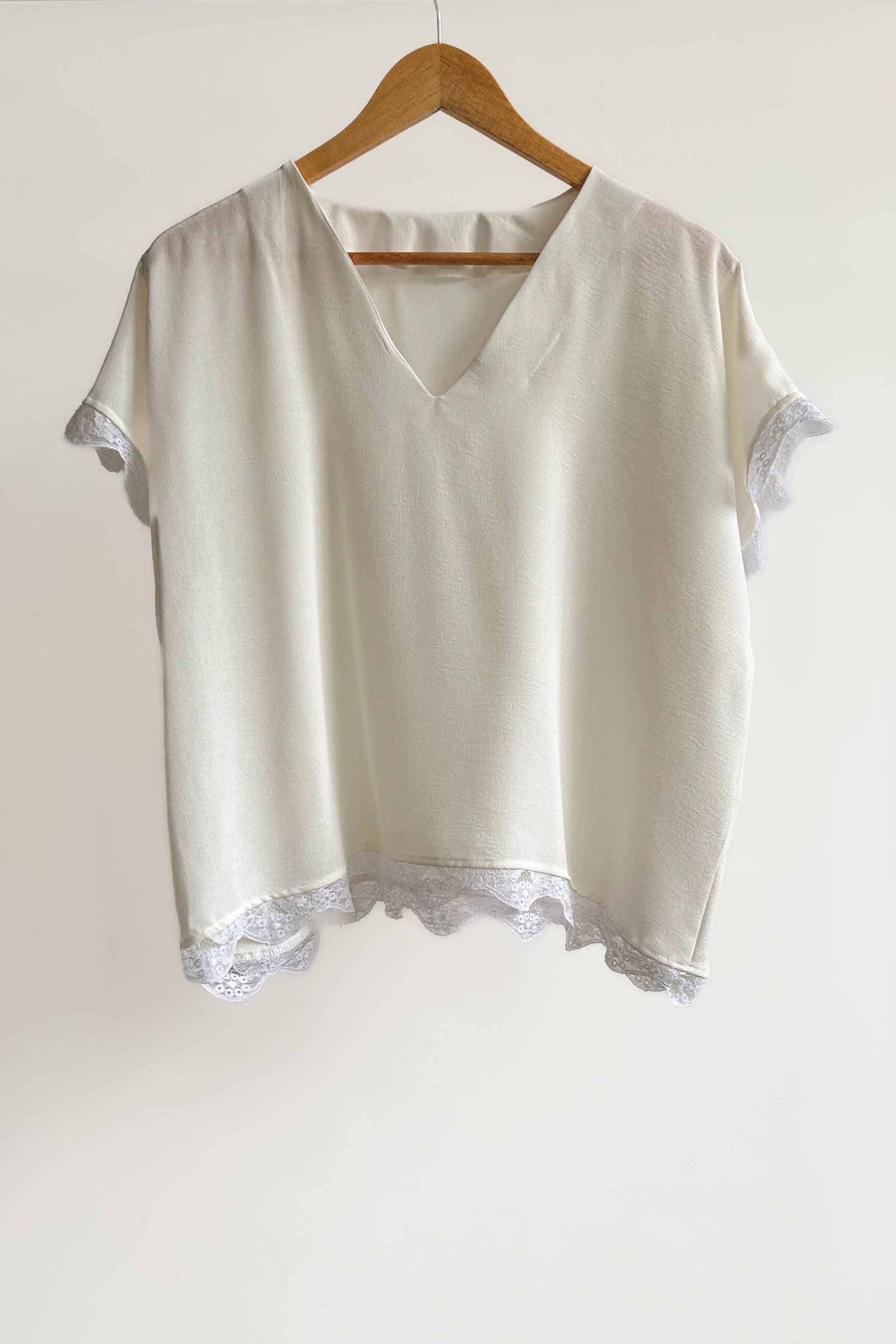 REMERA NADIA CON PUNTILLA