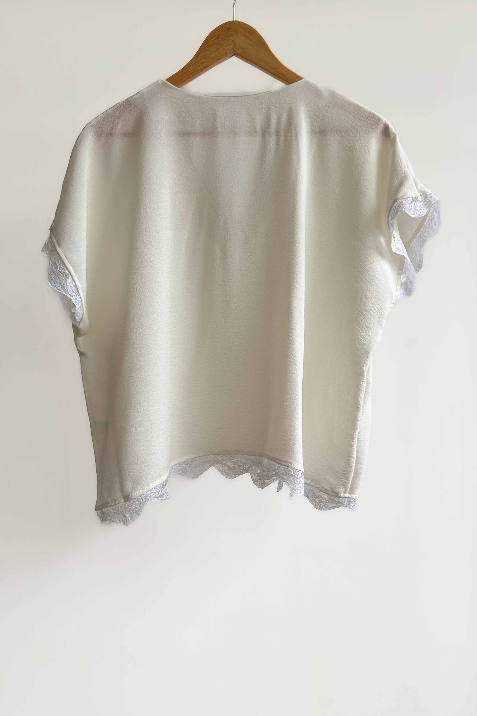 REMERA NADIA CON PUNTILLA - Imagen 2