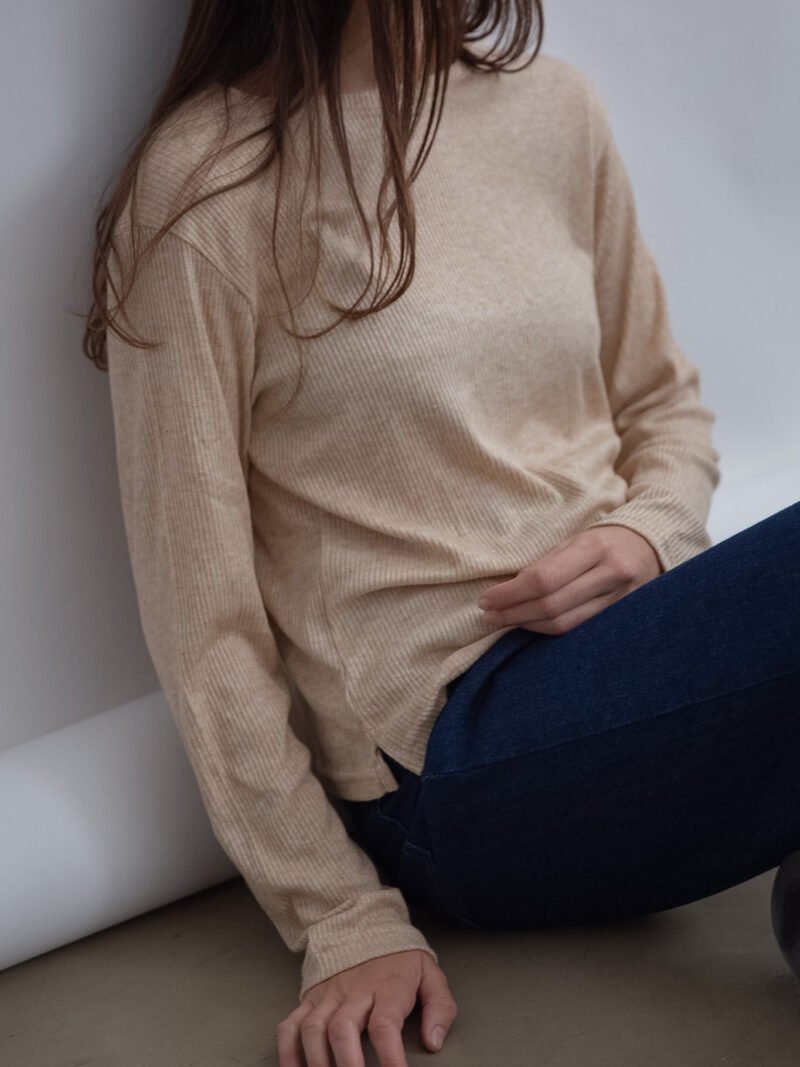 REMERA MINERVA MANGA LARGA CON TAJO ANGORA MORLEY