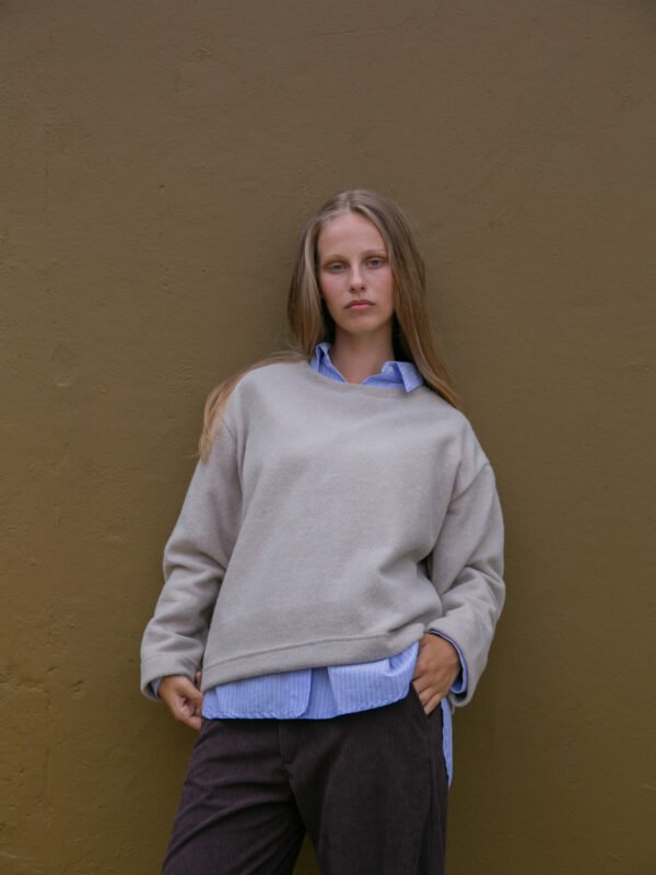 BUZO PILY ESCOTE REDONDO MOHAIR
