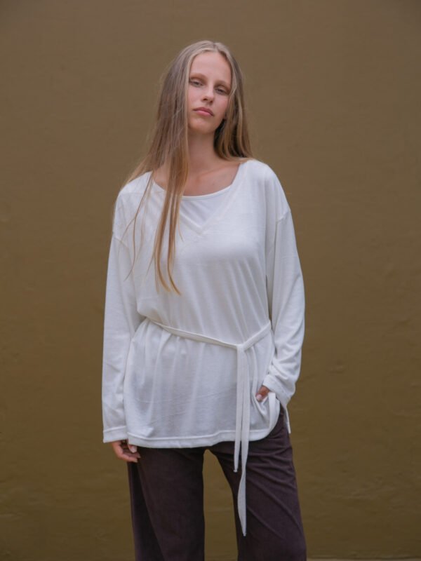 SWEATER LOLA MANGA LARGA ESCOTE EN V