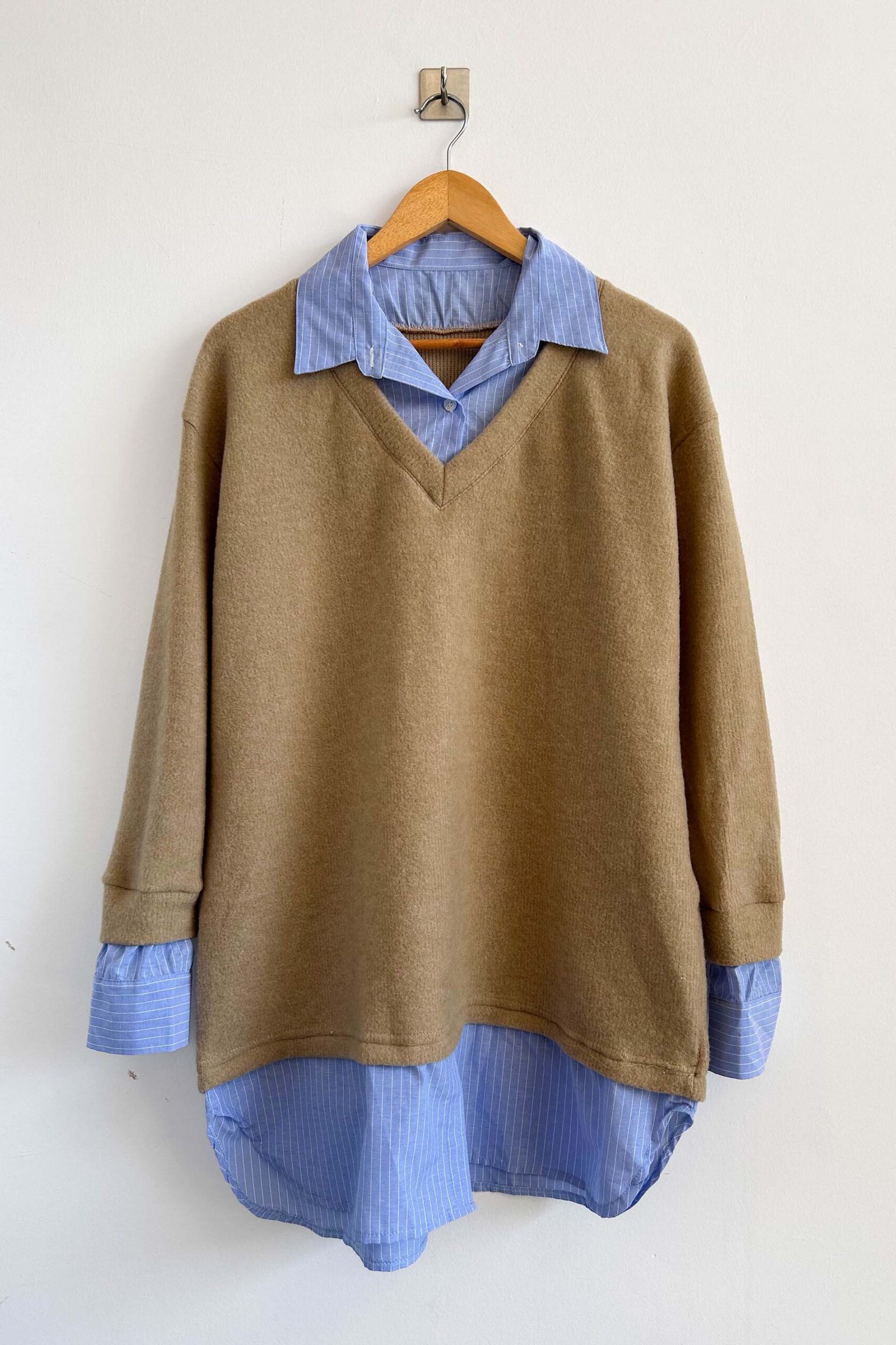 Variation picture for Beige raya fina azul Variation picture for Beige raya fina azul