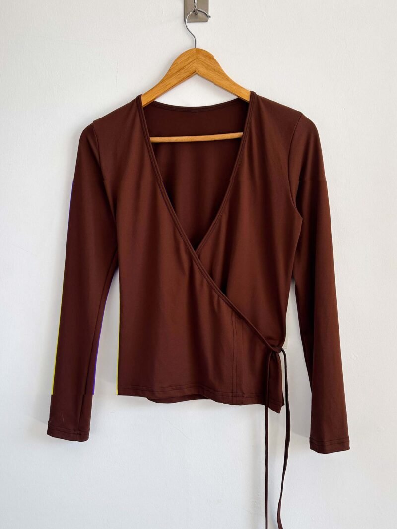 REMERA GISELA CRUZADA CON TIRA MODAL SOFT