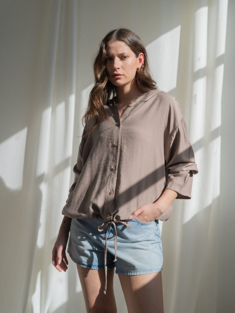 CAMISA LISI DERBY CON CAPUCHA Y BOLSILLOS