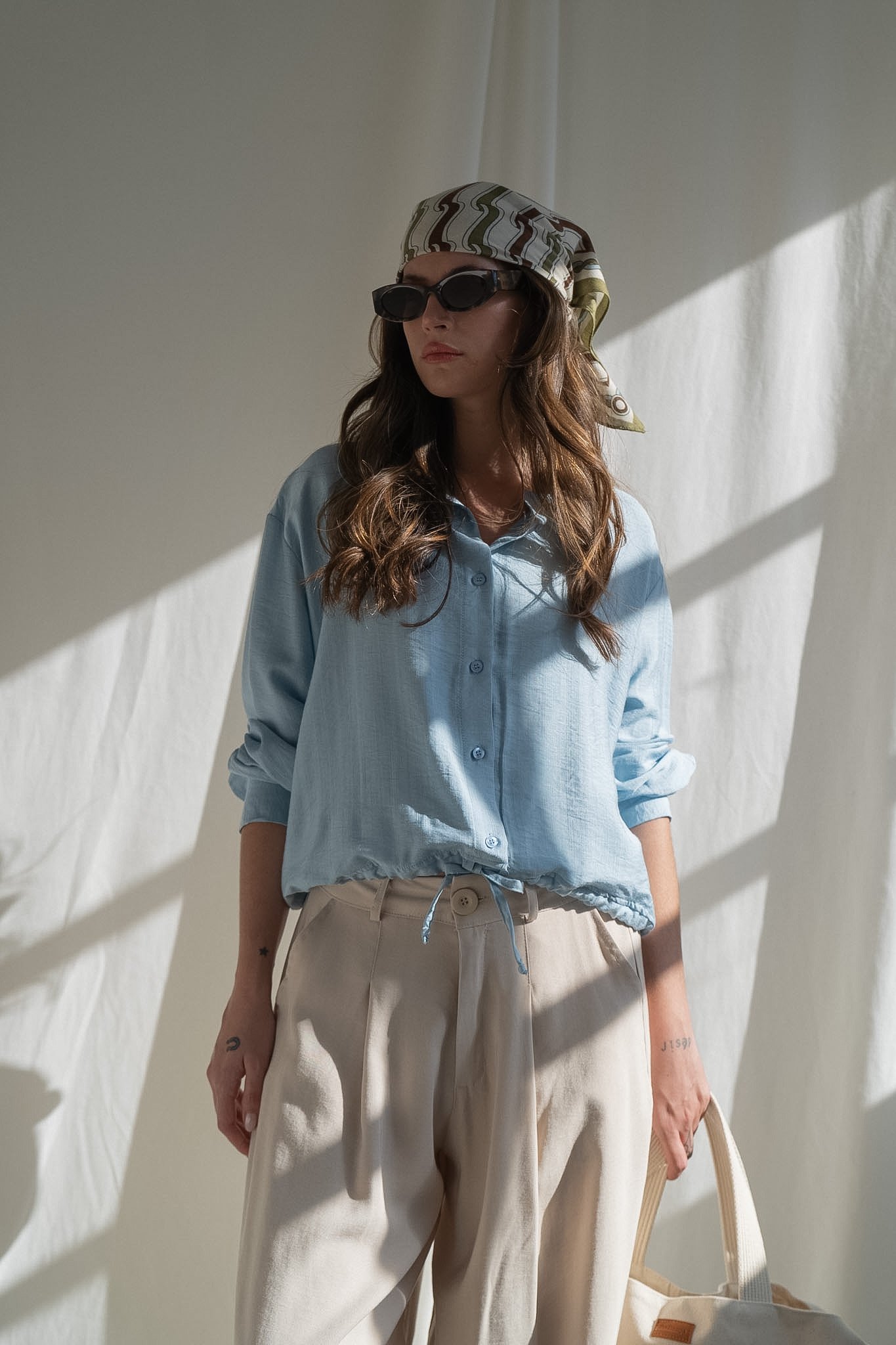 CAMISA PIANE CON TIRA DE COLLARETA ROSE - Imagen 4