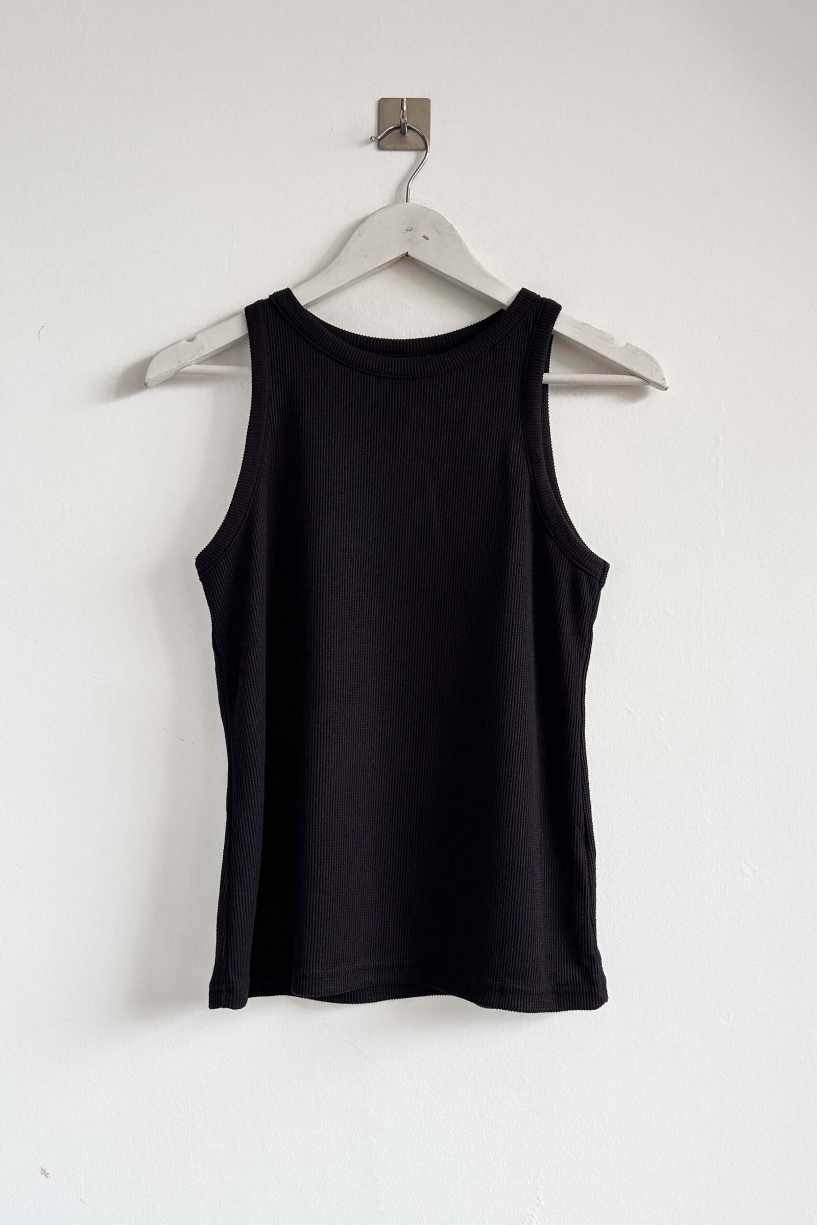 MUSCULOSA FRIDA WAFFLE SIN MANGAS CUELLO Y SISA COLLARETA - Imagen 9