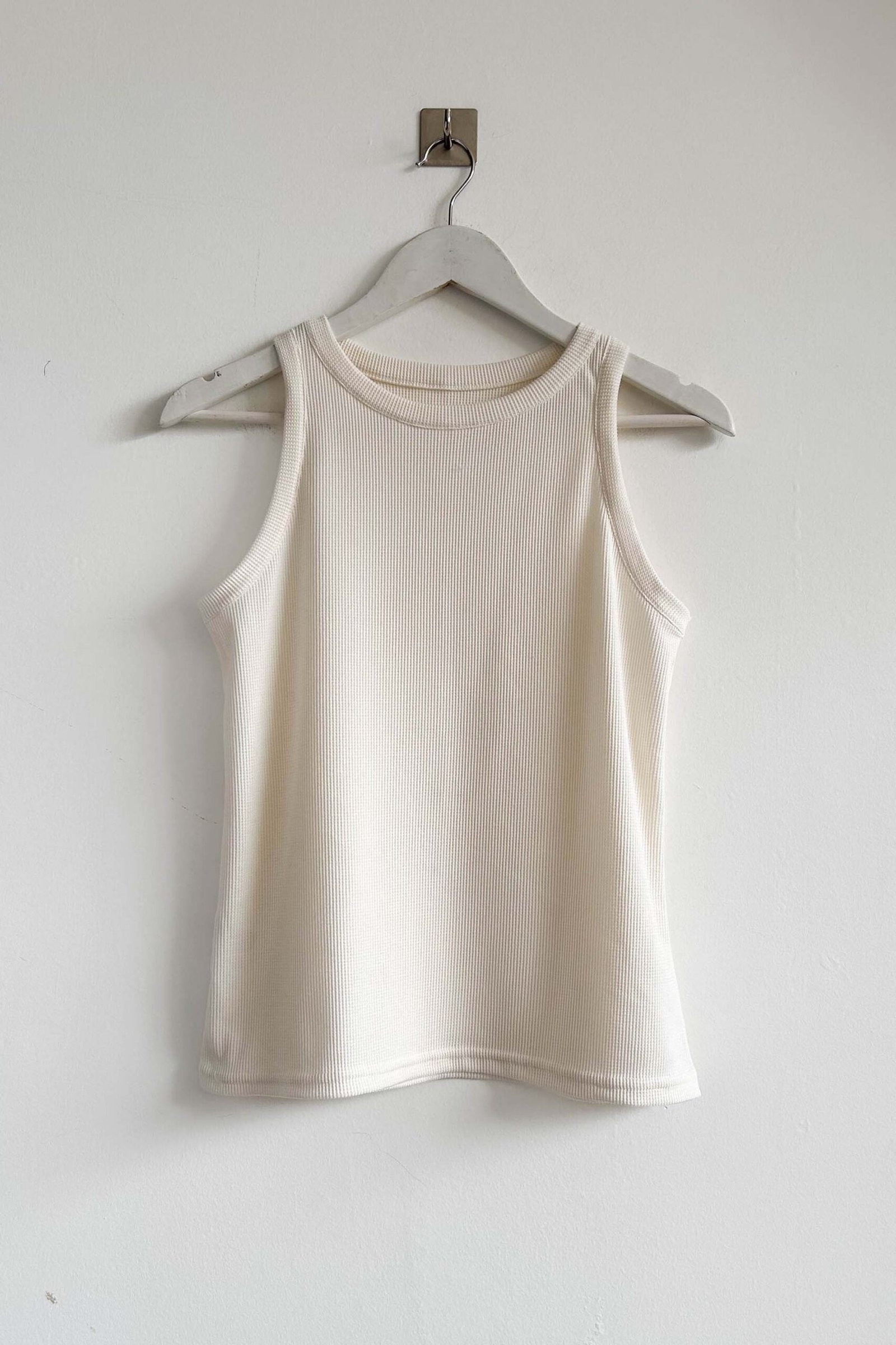 MUSCULOSA FRIDA WAFFLE SIN MANGAS CUELLO Y SISA COLLARETA - Imagen 3