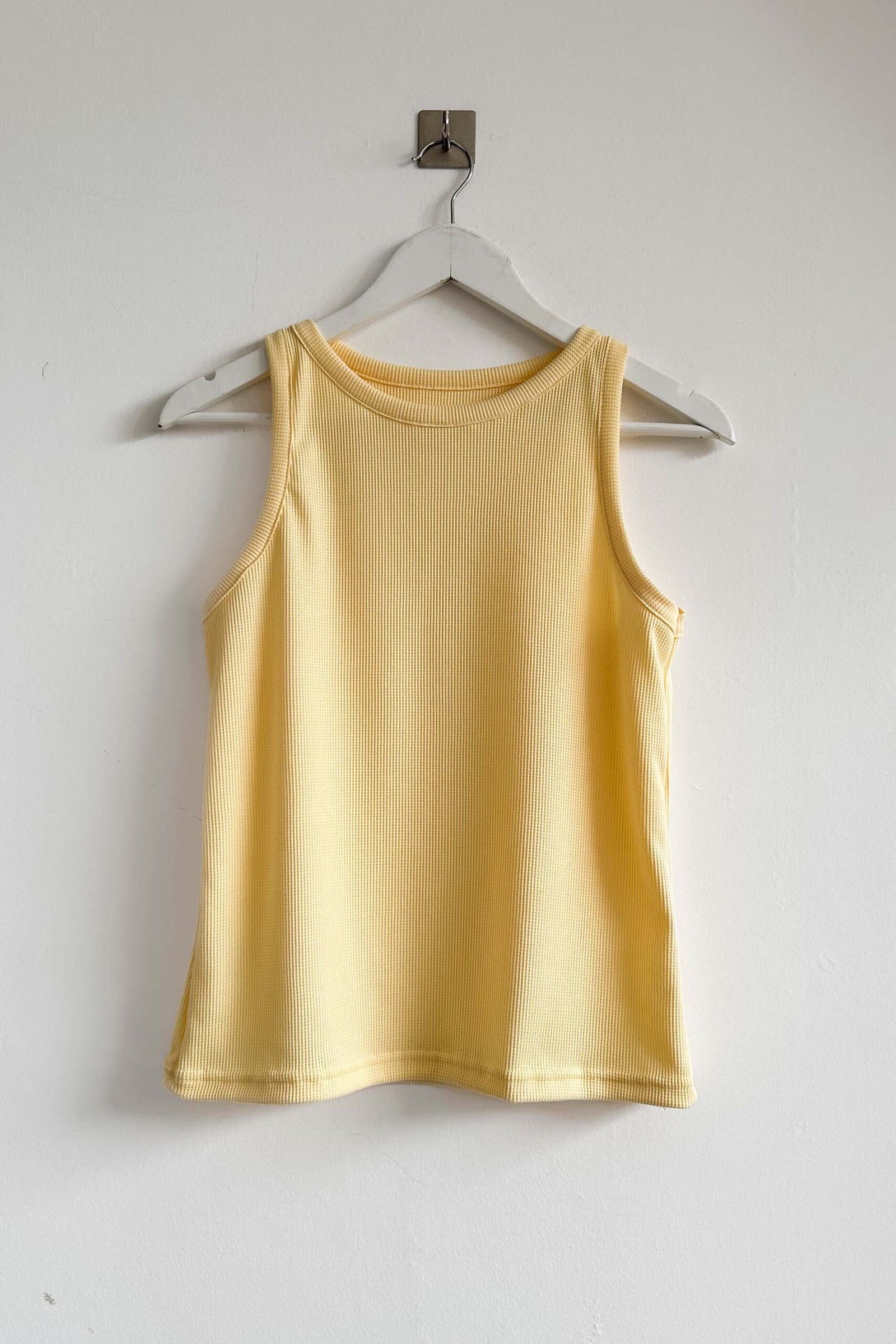 MUSCULOSA FRIDA WAFFLE SIN MANGAS CUELLO Y SISA COLLARETA - Imagen 4