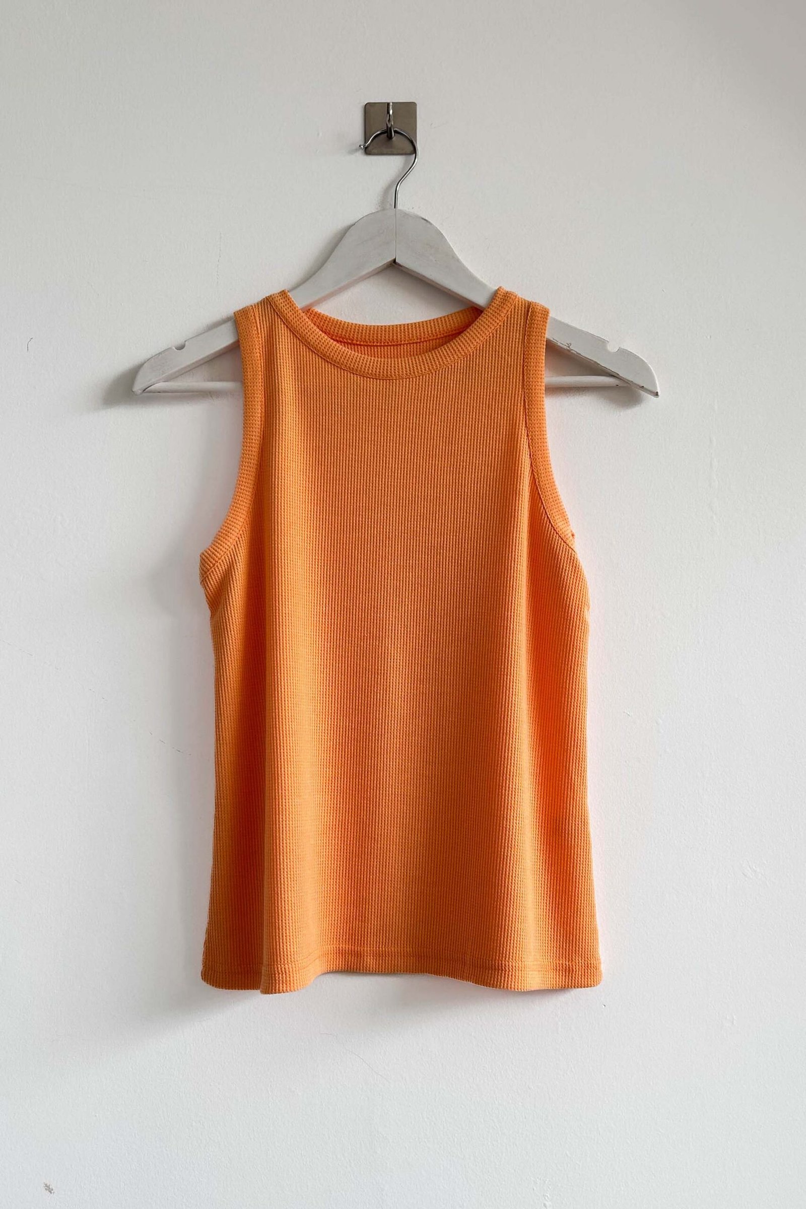 MUSCULOSA FRIDA WAFFLE SIN MANGAS CUELLO Y SISA COLLARETA - Imagen 5