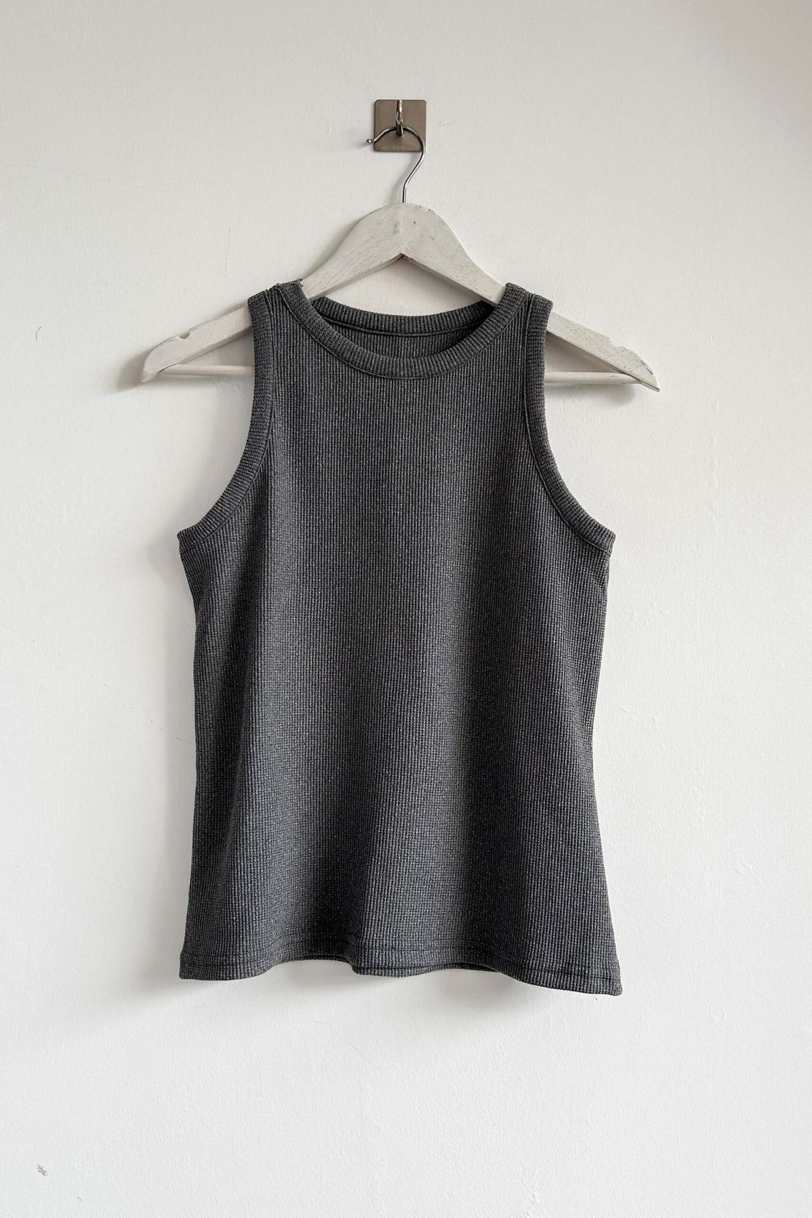 MUSCULOSA FRIDA WAFFLE SIN MANGAS CUELLO Y SISA COLLARETA - Imagen 8