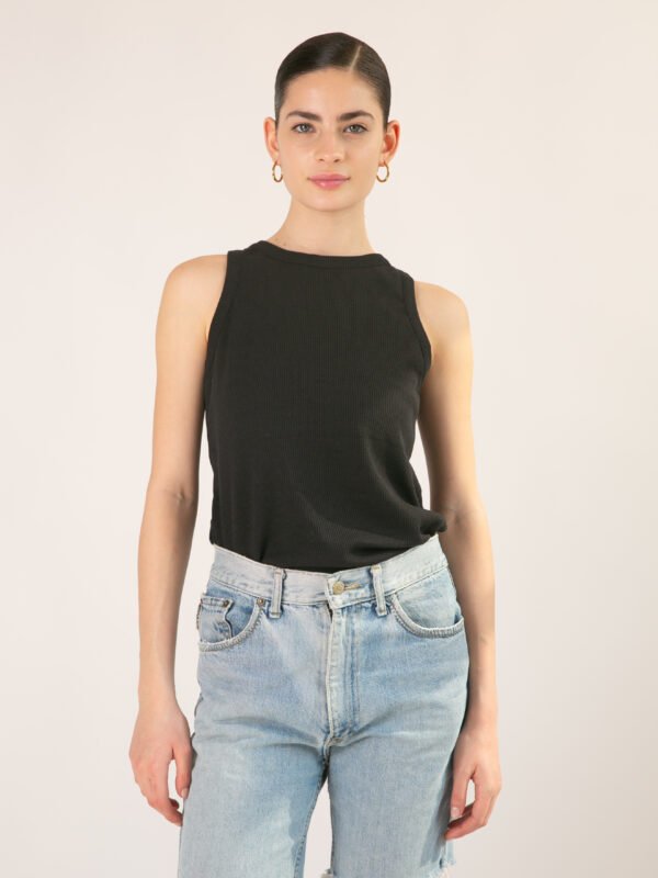 MUSCULOSA FRIDA WAFFLE SIN MANGAS CUELLO Y SISA COLLARETA