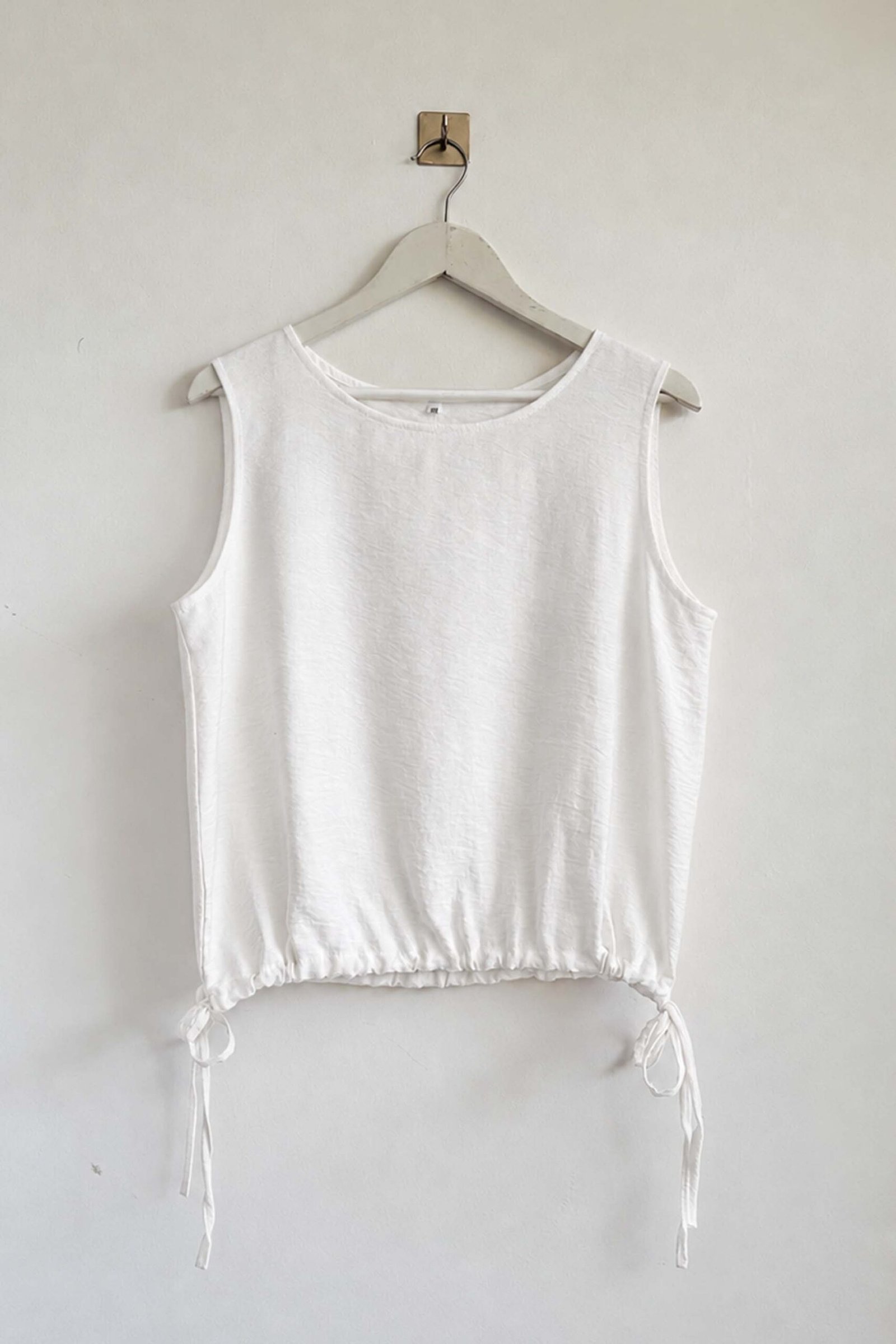 MUSCULOSA TAMARA CON TIRA PARA ATAR DERBY - Imagen 4
