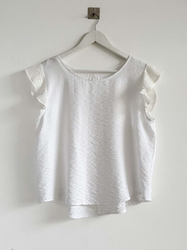MUSCULOSA CATALUÑA CON VOLADO DE BRODERY